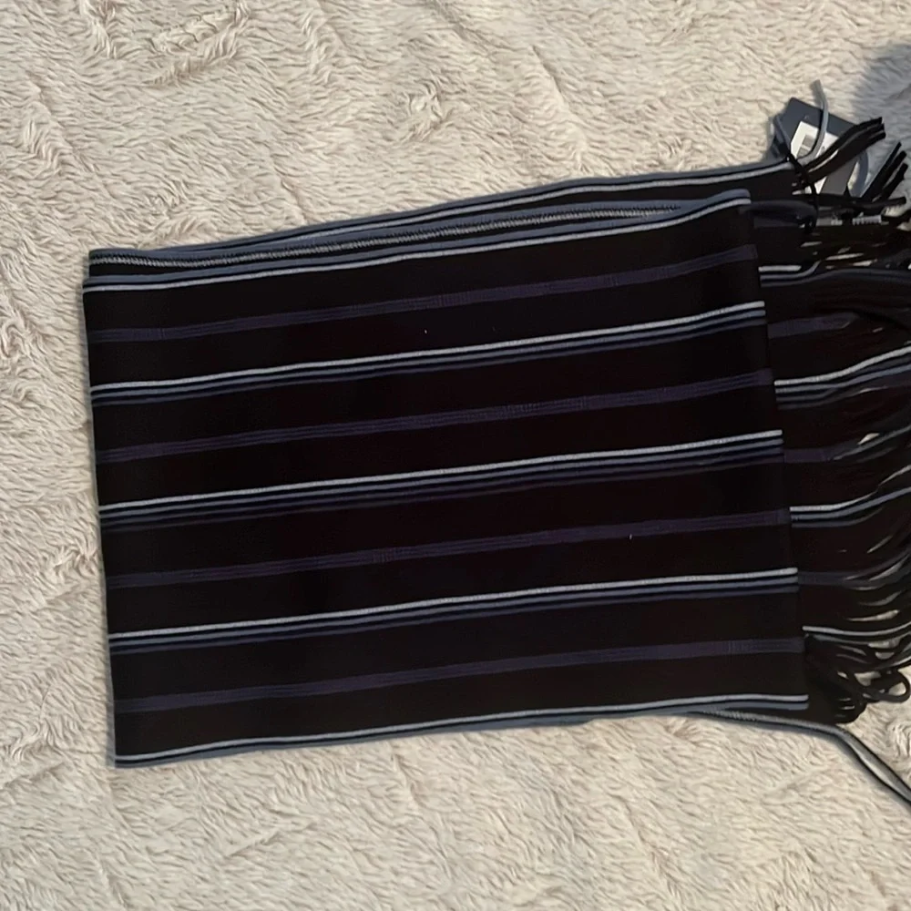 NWT Roundtree and Yorke Striped Scarf